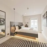 2 Bedroom Apartment In City Centre Sleeps 6