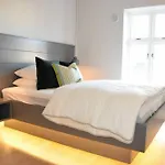 2 Bedroom Apartment In City Centre Sleeps 6