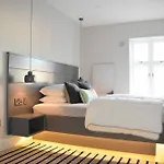 2 Bedroom Apartment In City Centre Sleeps 6