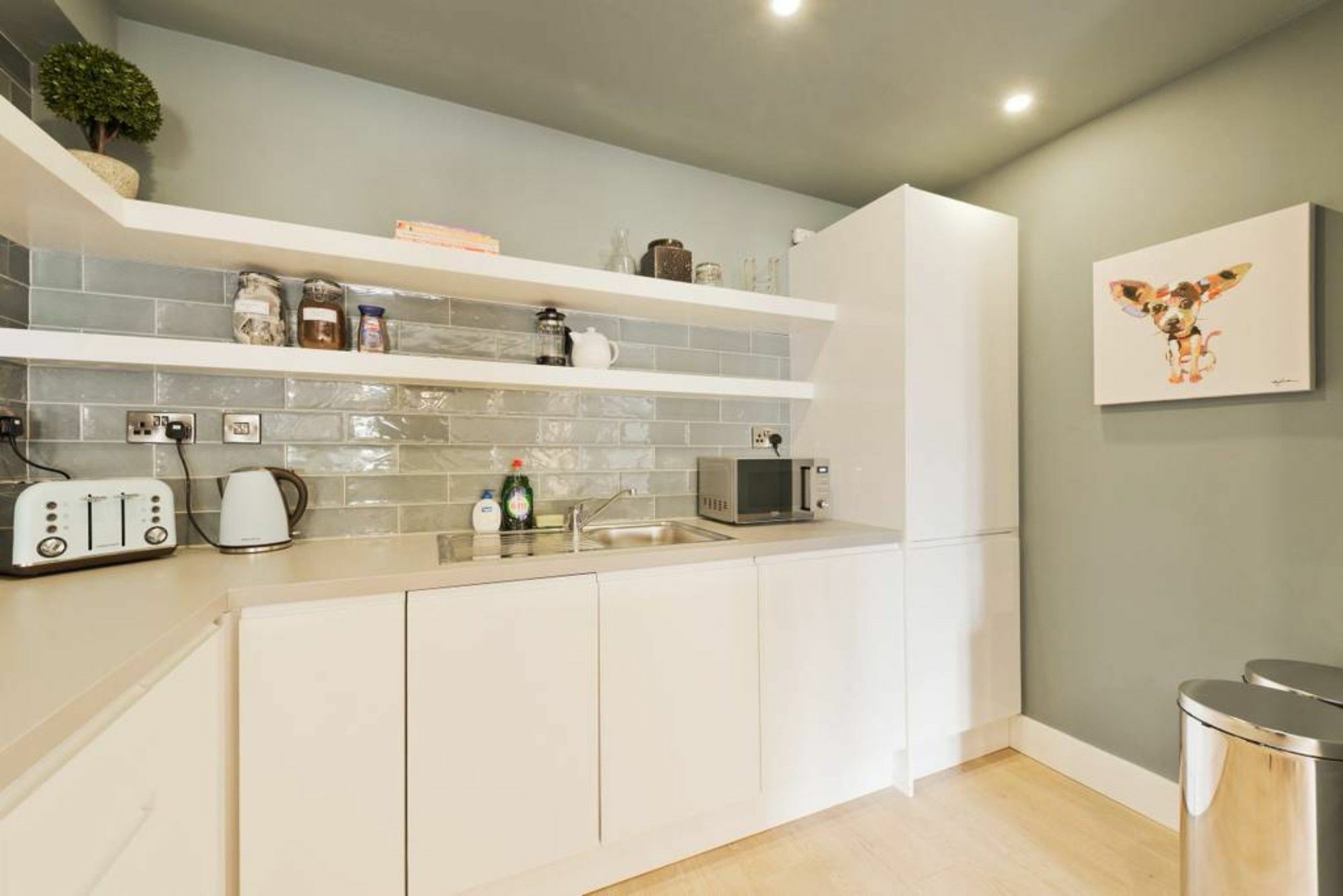 2 Bedroom In Centre Sleeps 6 Apartment